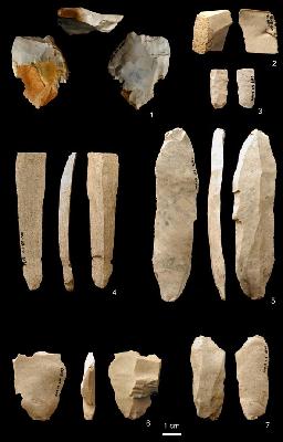 TRACES_Axe-1_DACHARY_P3-Grotte-Bourrouilla_Magda-sup_silex.JPG